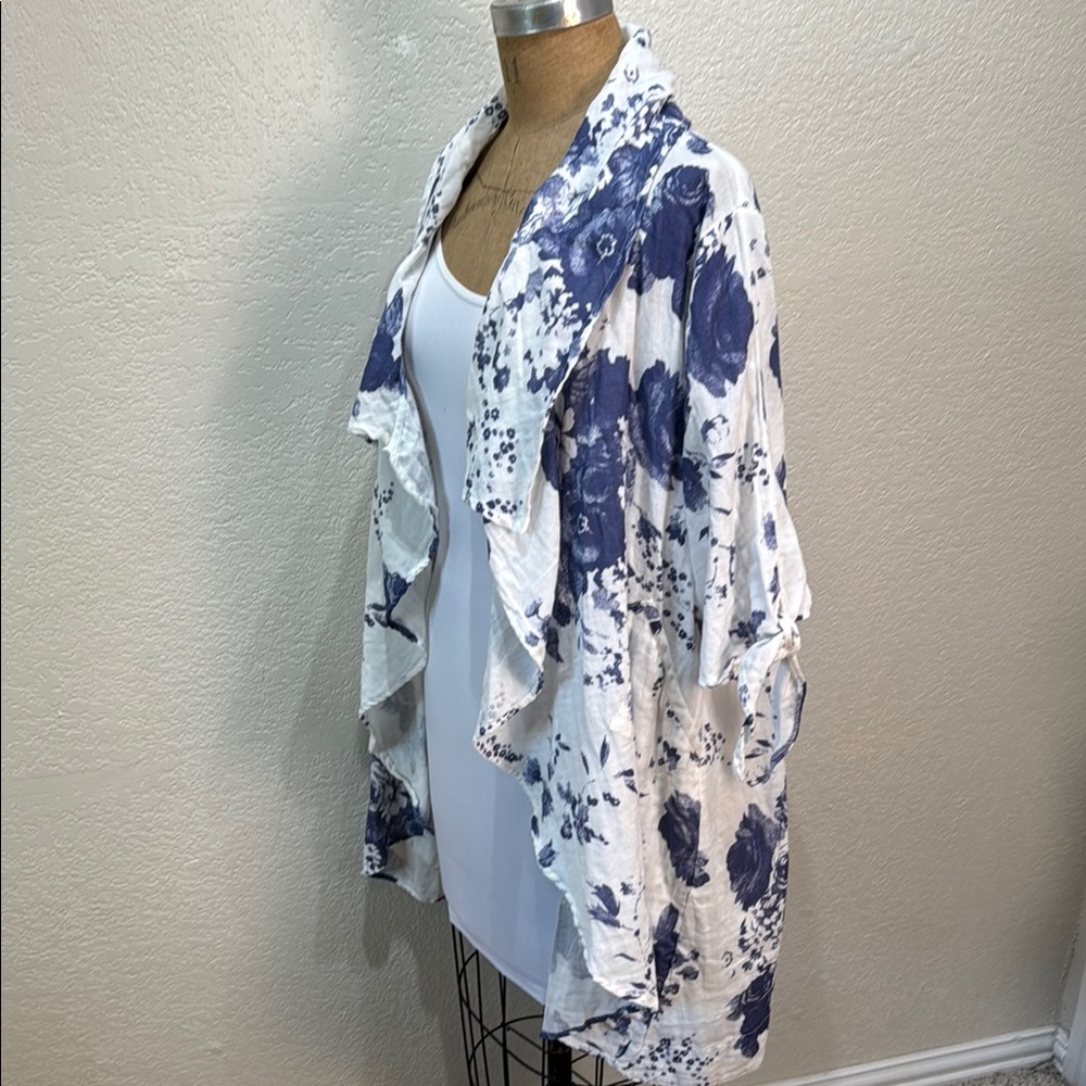 Women’s White & Navy Floral Waterfall Kimono - Picture 11 of 15
